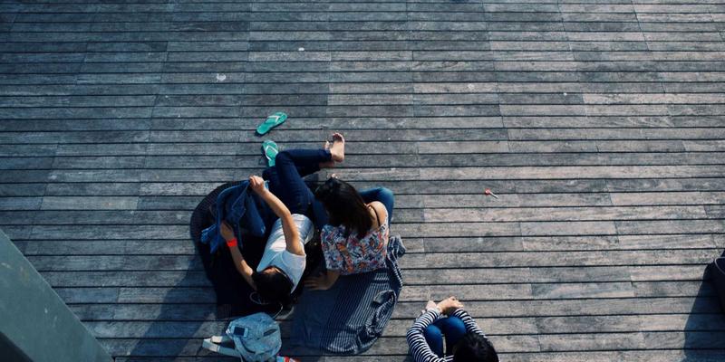 庭院风水布局的现代诠释：林轩园艺解析景观设计中的方位、元素与能量流动